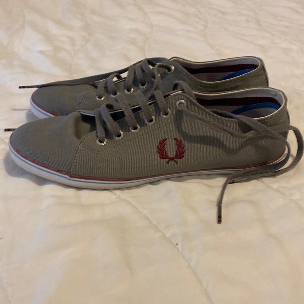 Fred Perry B6259 Men's Size 10US.Kingston Twill gray with red accents